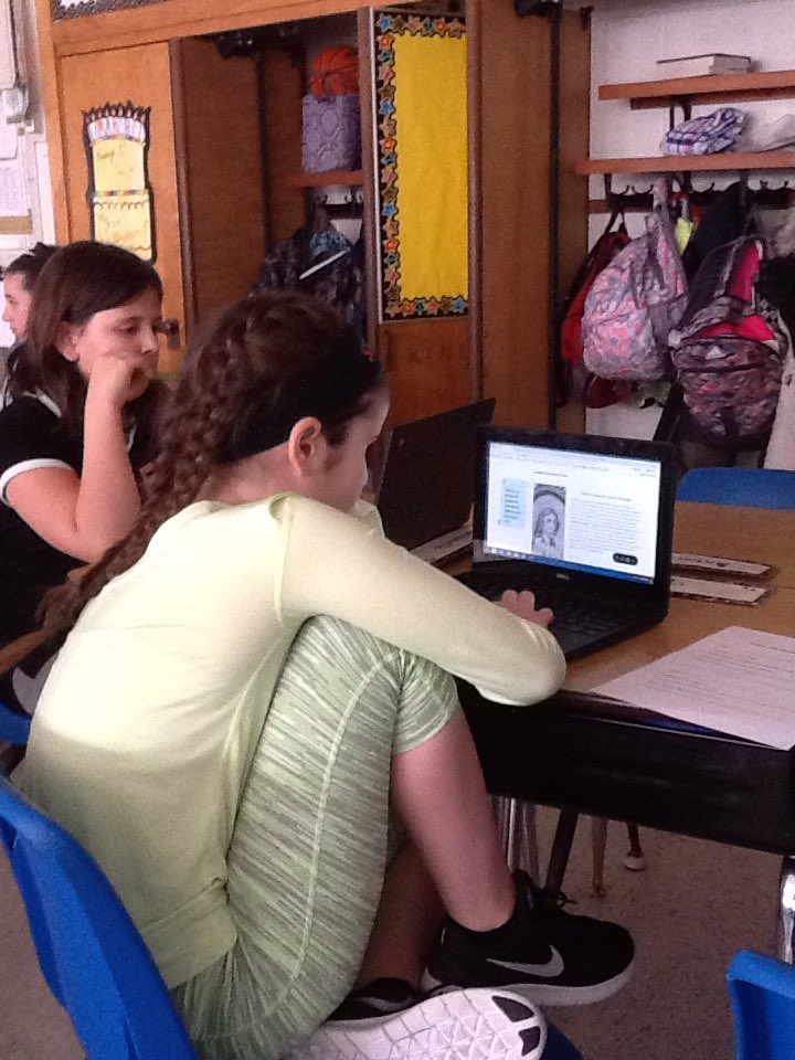 bbickerstaffe1's tweet photo. 5th graders respond to each other's Revolutionary War informational research sites #lincolnschool #socialstudiesconnection https://t.co/RBkzhVLdDy