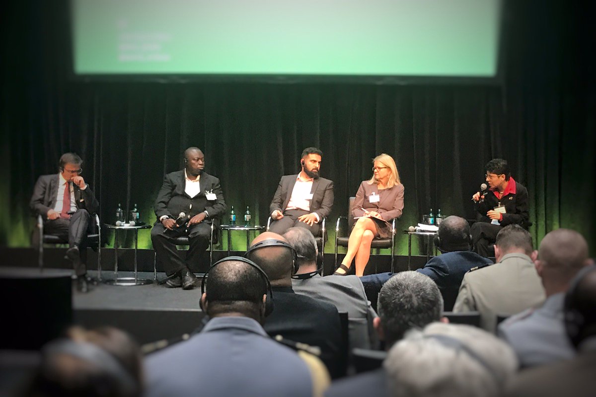 #Panel2 von #DevSecAfrica ist gerade zu Ende gegangen. Nach einer kurzen Pause geht es bei #Panel3 um #Ertüchtigung .