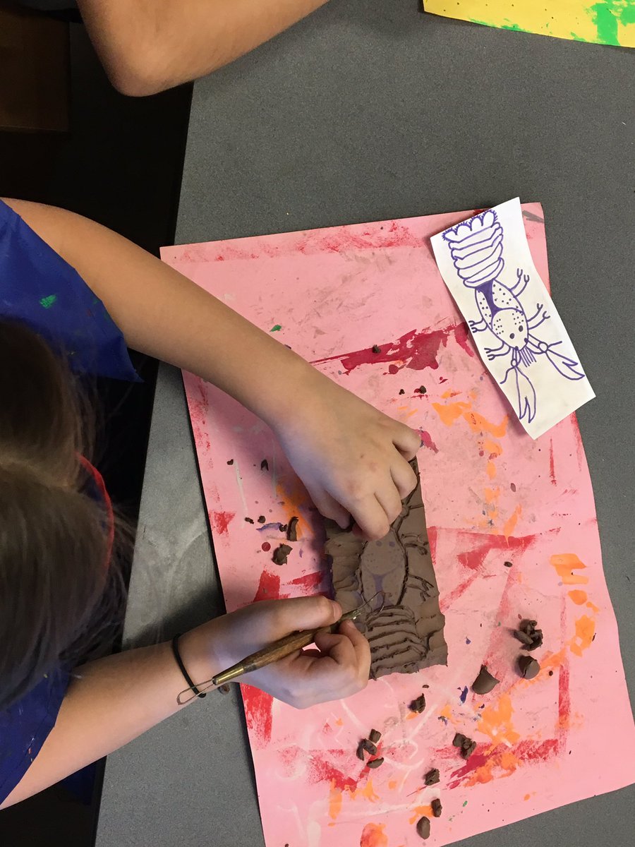 aaiken87's tweet photo. Working on crayfish in 3rd grade ! Removing clay instead of adding it makes for a challenge ! https://t.co/x7nmtFs0zz