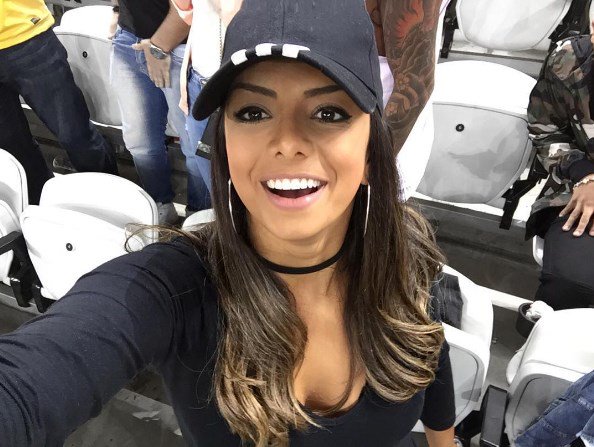 SC_ESPN's tweet photo. En Brasil, la vida es más bella: clasificados al Mundial y con el apoyo, en las tribunas del Arena Corinthians, de famosas actrices locales. https://t.co/qHYoMrhxyI