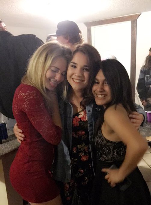 2 pic. Met some pretty ladies last weekend. 🔥 https://t.co/UnnHQuDH5M