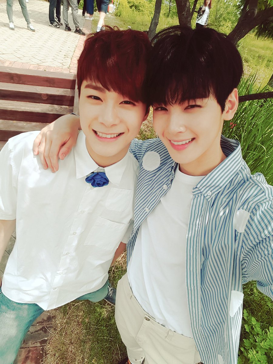 offclASTRO's tweet photo. 으누야 생일축하한다~
엉아가 많이 아낀다 ㅋㅋㅋㅋ
친구지만 동생같은 은우야 앞으로도 파이팅하자😁
#아스트로 #해피은우데이 #동민이 #두둠두둠 #약간의반어법 https://t.co/P56iMaHIfD