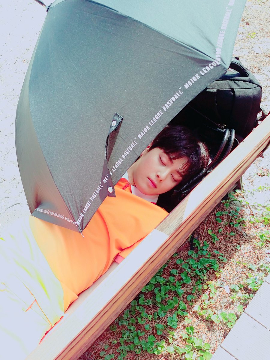 offclASTRO's tweet photo. 으누야 생일축하한다~
엉아가 많이 아낀다 ㅋㅋㅋㅋ
친구지만 동생같은 은우야 앞으로도 파이팅하자😁
#아스트로 #해피은우데이 #동민이 #두둠두둠 #약간의반어법 https://t.co/P56iMaHIfD