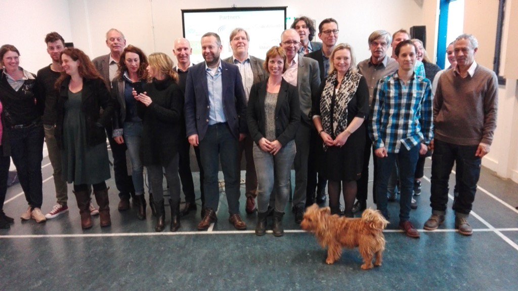 klamer_arjo's tweet photo. Hilversumse organisatie hebben gezamenlijk het startsein gegeven voor @AmargiNL #schuldenvrijhilversum https://t.co/Kcis0Xl2pG