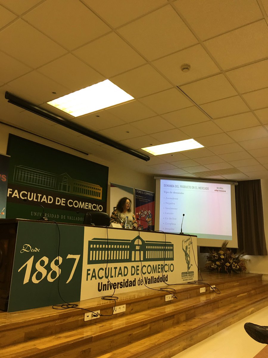 alfredovela's tweet photo. Escuchando a @jezis hablar sobre #marketingdigital para #ecommerce en #IForoEcommerceDAC https://t.co/GbiugcKV6r