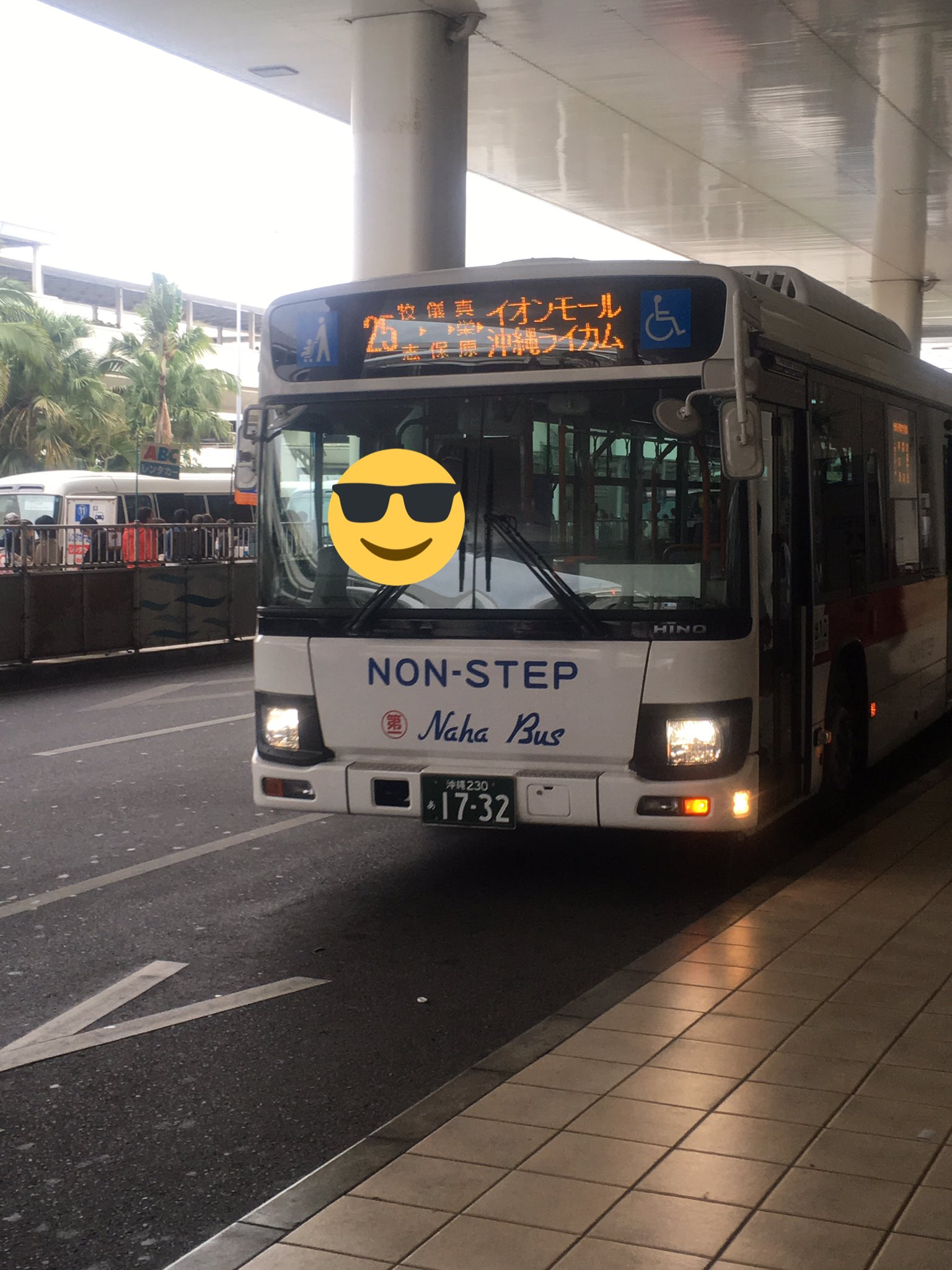 沖縄のバス好き 那覇バス 25番 ライカム 1732 先週土曜日に全線乗りました このバスは 新車ですが運賃箱の調子が悪かったです 運転手は新車でamtなので空港 軍桟橋の間を70キロで走ってました エンジン音は1600番代のバスより静かでした 普天間