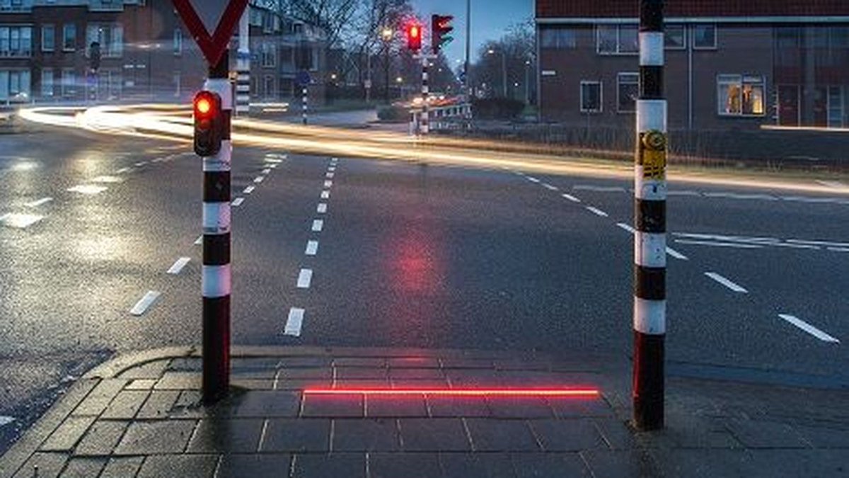 Dutch town installs traffic lights on the ground for texting pedestrians. “They were looking down there anyway.” dogroup.co/2o7xHDV