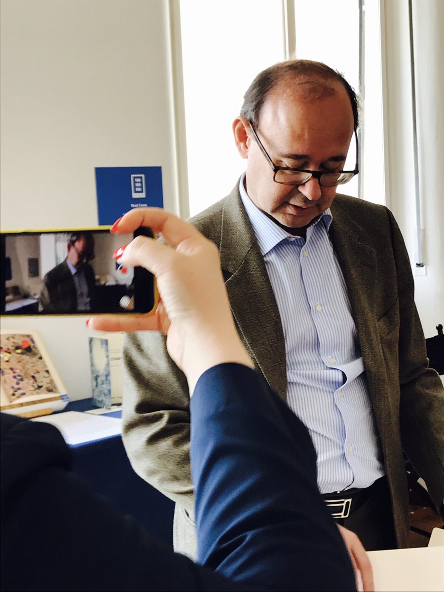 Foto dal backstage: Miró in pillole raccontato da K. 🎥facebook.com/plugins/video.… @milanoamodomio <a href="/CorriereCultura/">Corriere.it Cultura</a>