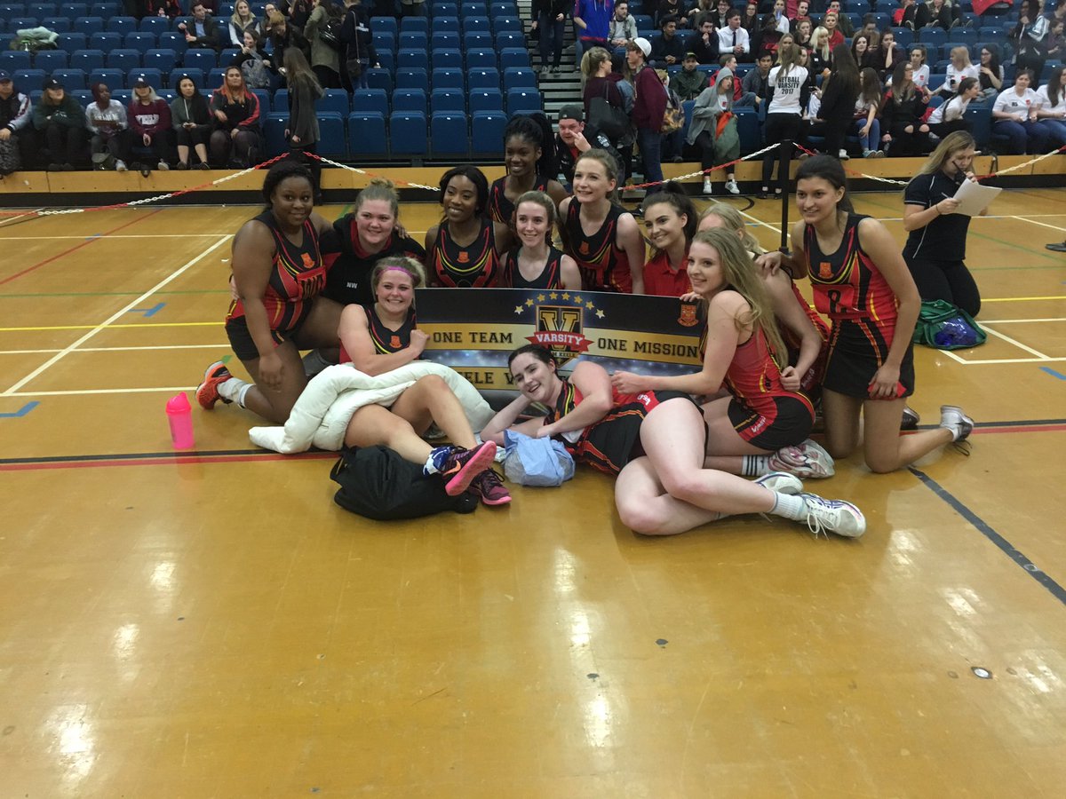 @keele_netball win Varsity with a score of 50-32! Ensuring they celebrate with the injured team player!