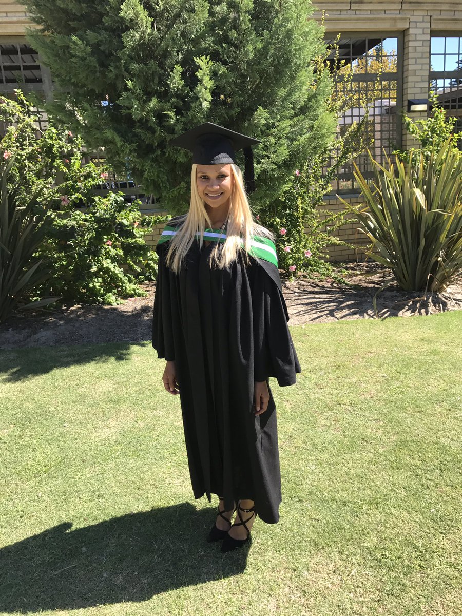 KeekHector's tweet photo. issa woman in engineering. π©πΌβπ #GRAD2.0 https://t.co/hWRXOwGSnC