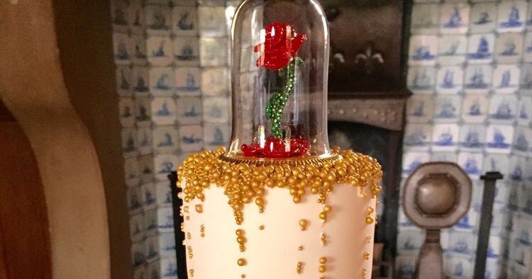 GeekTimeToday's tweet image. Belle&apos;s wedding cake! dlvr.it/NlgVL8