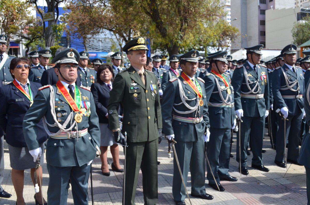 Eaen15's tweet photo. La E.A.E.N., participando en el Acto de conmemoración a los CXXXVIII años de la Defensa del Topater y el Día del Mar #Bolivia . https://t.co/9Mjyt3jYQX