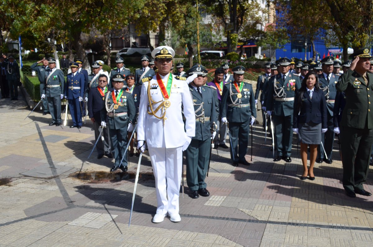Eaen15's tweet photo. La E.A.E.N., participando en el Acto de conmemoración a los CXXXVIII años de la Defensa del Topater y el Día del Mar #Bolivia . https://t.co/9Mjyt3jYQX