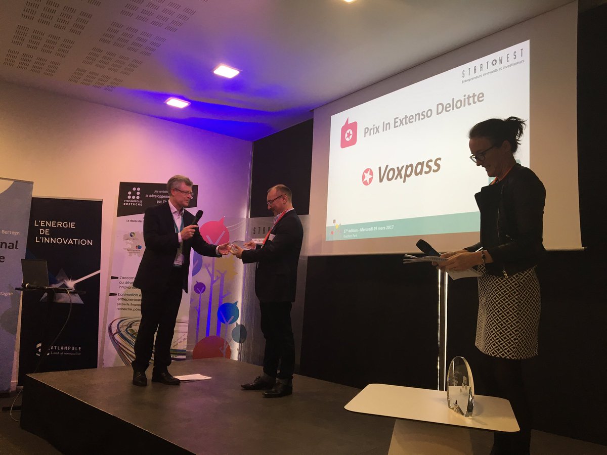 START_WEST's tweet photo. Le prix @inextensofr, partenaire de l'évènement, est remis à Voxpass qui retransmet les réunions sous forme de compte-rendu #StartWest https://t.co/oq9Bidqvgr