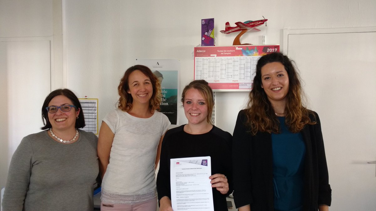 Valeriesemaine's tweet photo. @AdeccoFrance à #Valréas signe 1 nouveau #CDIintérimaire avec Laura, Bienvenue #zonePACA #OUIàlemploi @lilypadovani @PhilippePeillon https://t.co/ILr86PYfRx