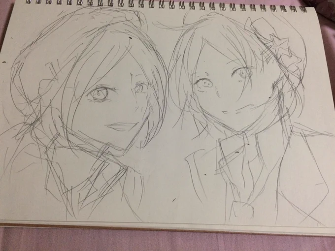 あまりにもデジタルが目ぱしぱしして辛かったのと全然上手くいかなかったのでとりあえず、アナログでざかざか描いた…帽子難しい 