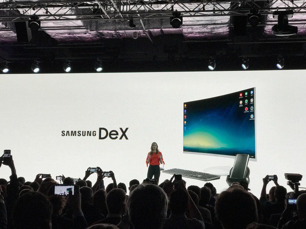 DeX is a dock for the S8, just plug in a keyboard, monitor, and mouse for a desktop experience. bit.ly/2nApC9K

#Unpacked2017