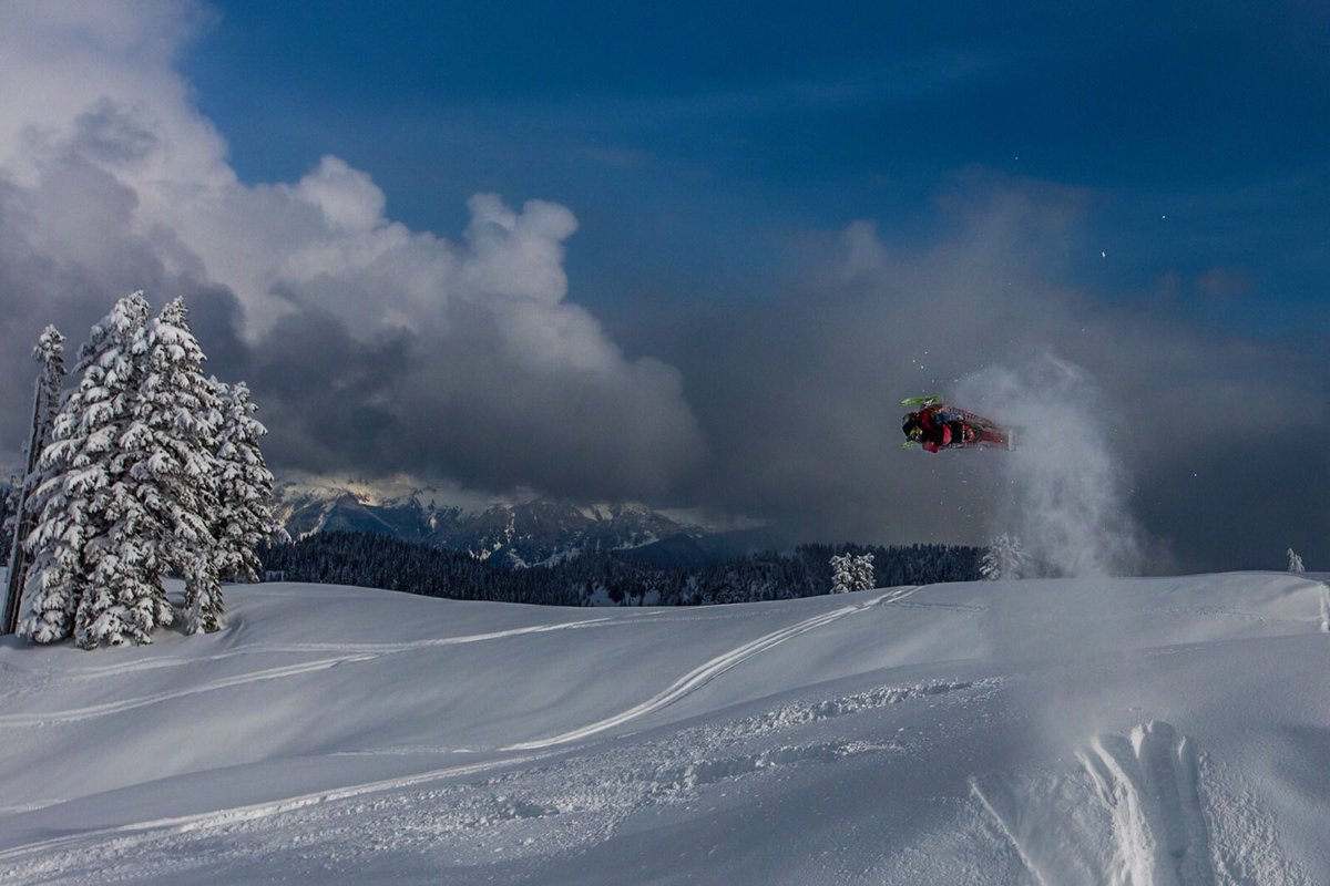 endelracingteam's tweet photo. A little #whipitwednesday for everyone! #sledding #skidoo #ride #like #follow #snow #onsnowmagazine #mountains #freestyle #NWSledder https://t.co/dZNm3mhS1s
