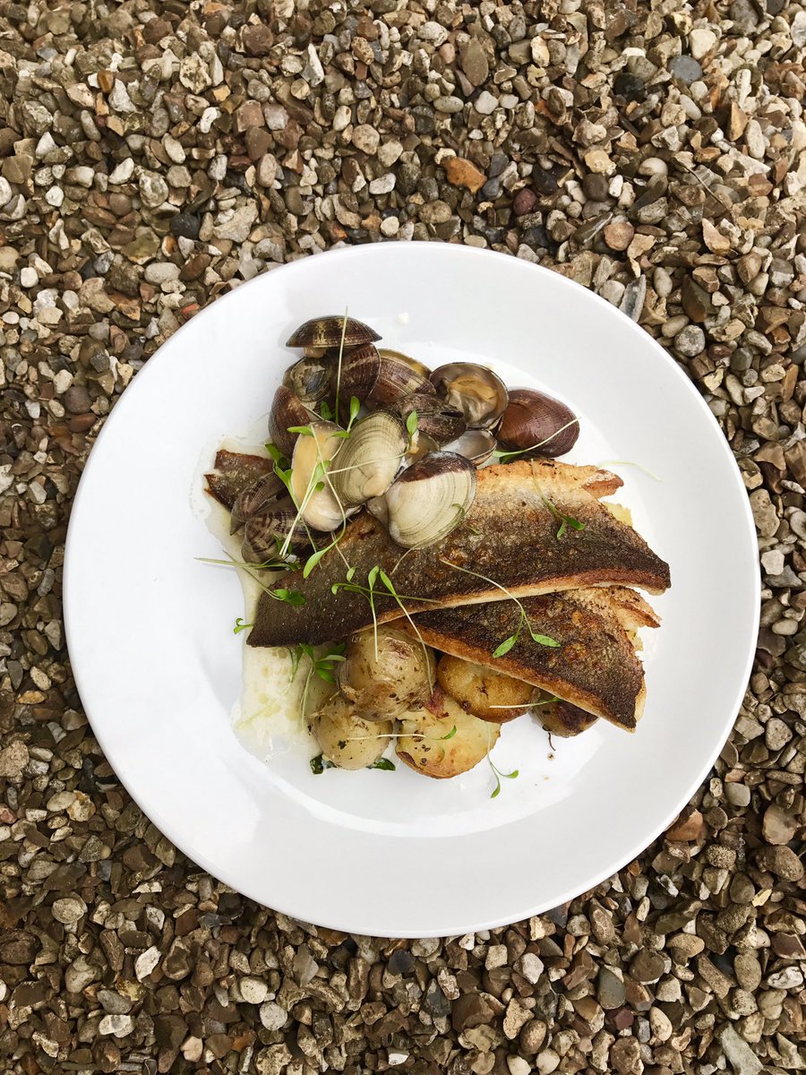 TheCountyArms's tweet photo. Menu tasting! You're in for a treat! Wild sea bass, white wine clams, artichoke purée, sorrel &amp; buttered jersey royals. #food @YoungsPubs 🐟🍴 https://t.co/rCqaJj0ZJF