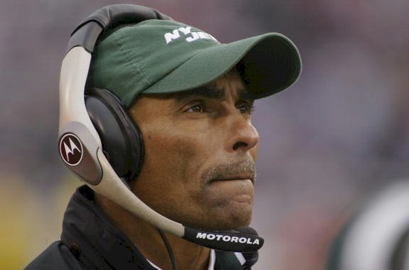 DarrinDonnelly's tweet photo. “The name on your back belongs to your family. The name on your chest belongs to your school. Don’t screw either of them up!” – Herm Edwards https://t.co/vSIpTdZbtJ