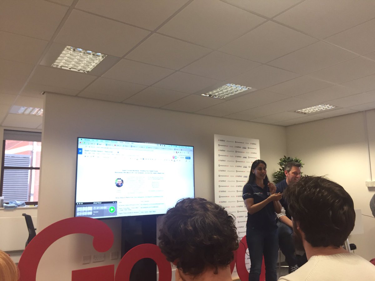 caroline_towers's tweet image. Ready for #digitalfunnels tonight with @garetheverson @NatashaESpark @ESparkGlobal &amp;amp; @trackitlights