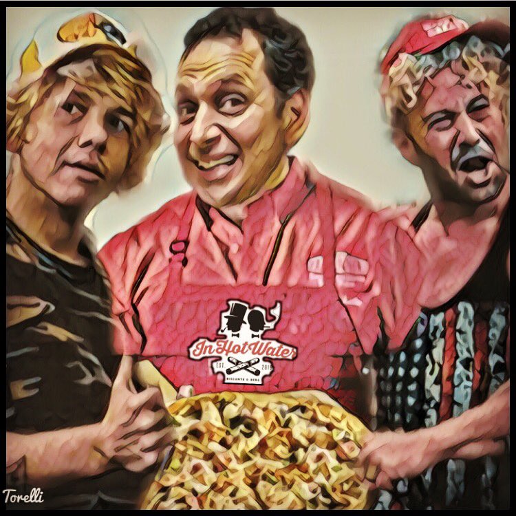 SteveTorelli's tweet photo. @aaronbergcomedy @genobisconte @luisjgomez @AliNotAlli #ihw #flyoverphil &amp; #flyoverfred enjoying some #papagenos  #merica https://t.co/7wO3orNGhK