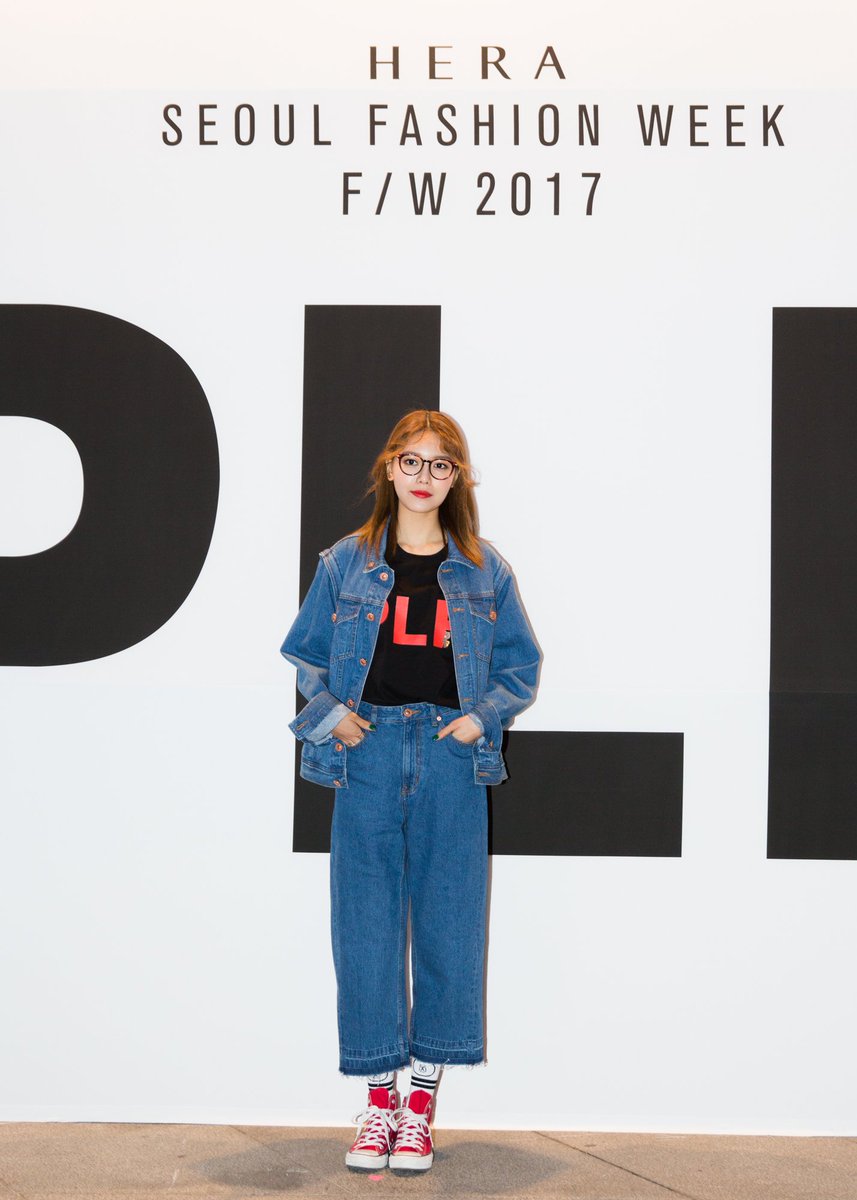 [PIC][27-03-2017]SooYoung tham dự sự kiện ra mắt BST mới của "PUSHBUTTON X LINE FRIENDS" trong khuôn khổ "2017 S/S HERA Seoul Fashion Week" vào tối nay C8GRAyJVsAIKbMo