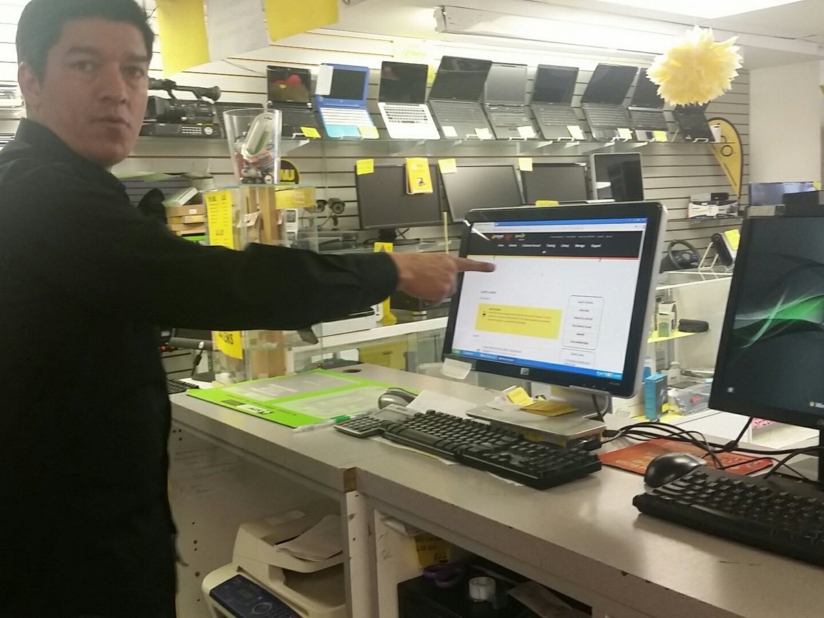 TUMobile_BRAHIM's tweet photo. #Teletronics #Training day# activations #Healty Metrics #BOOST MOBILE @coalmine26 @Eric_K_Wong @AWI_Tom @SpgNick https://t.co/vGS16SppwT