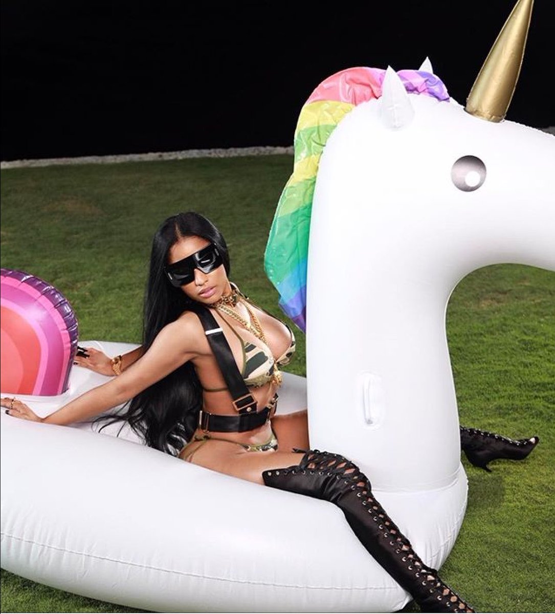 nickiseatonme's tweet photo. I'VE BEEN WAITING SO LONG FOR MY M4L THANK YOU QUEEN 😭🦄 https://t.co/hWSIS7MtBd