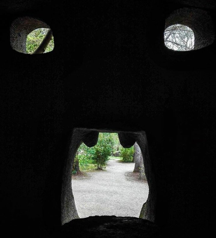 Inside the monster.
Quando i mostri decidi di guardarli da dentro.
#ParcoDeiMostri #Bomarzo #Tuscia
#igerslazio #visitlazio #viterbo