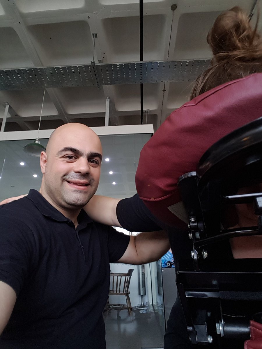 YinYang_man's tweet photo. #Selfage - A selfie whilst giving a #Massage! @YinYang_man relaxing &amp; fixing the @WITHPR team! Thanks for having me in... #TherapyForLondon https://t.co/6s6LQepfWJ