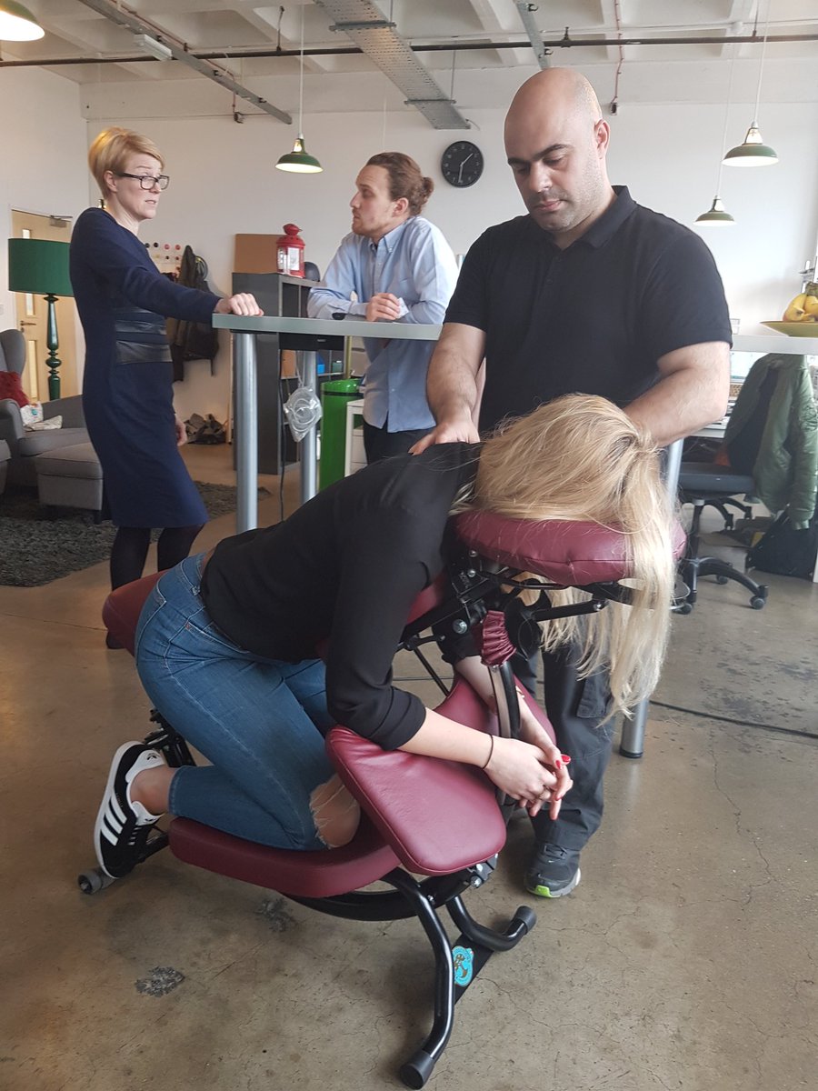 YinYang_man's tweet photo. #Selfage - A selfie whilst giving a #Massage! @YinYang_man relaxing &amp; fixing the @WITHPR team! Thanks for having me in... #TherapyForLondon https://t.co/6s6LQepfWJ