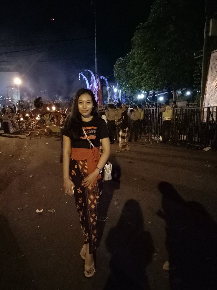 Putri_Sandy's tweet photo. Rahajeng Rahina Nyepi Tahun Baru Caka 1939🙏🔕🌒🌌 #nyepi #silenceday #2017 #traditional #life #2017 https://t.co/mPGBvQMn59