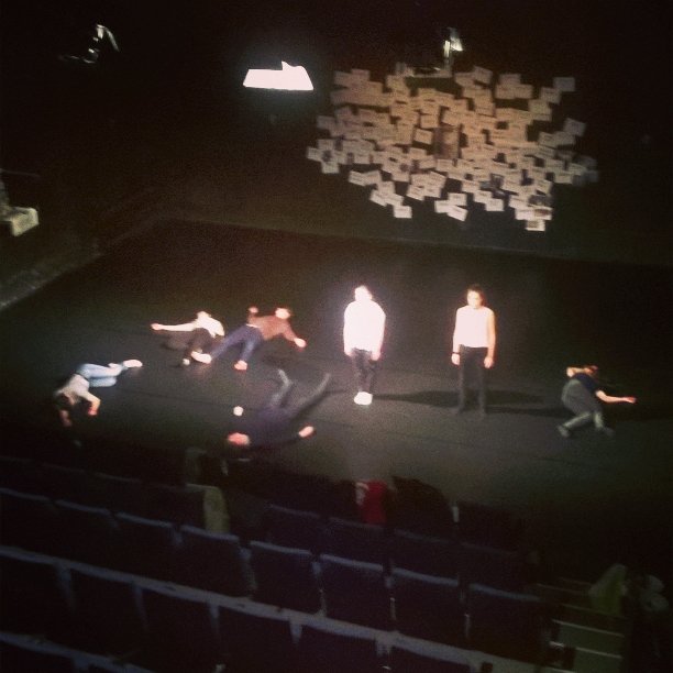 EinEuroEnsemble's tweet photo. BIS HEUTE IMMER NOCH KEINEN NAMEN-Übermorgen Premiere! #juniorhouse #eineuroensemble #bühnederkulturen https://t.co/JNIRqXcCaI