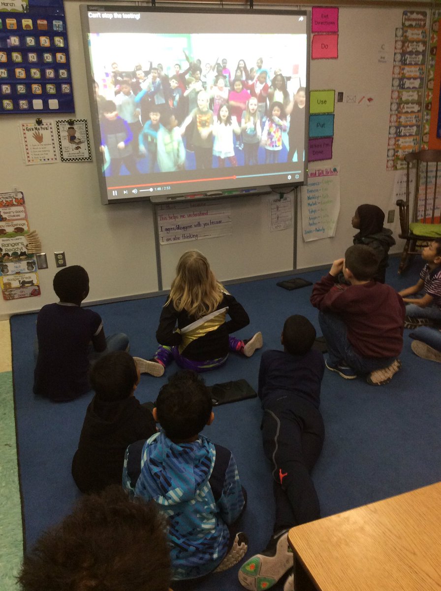 MsCarlsonRPS's tweet photo. Getting pumped for the MCA's thanks to @MrsRamirez3 and @MrsEller3 #gagegators #grade3gageMC https://t.co/mCZvNf4pux