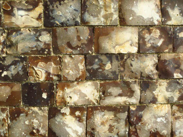 flintmancompany's tweet photo. Unusual knapped flint colours on church. #flint #knapped https://t.co/S7pHqavjvy