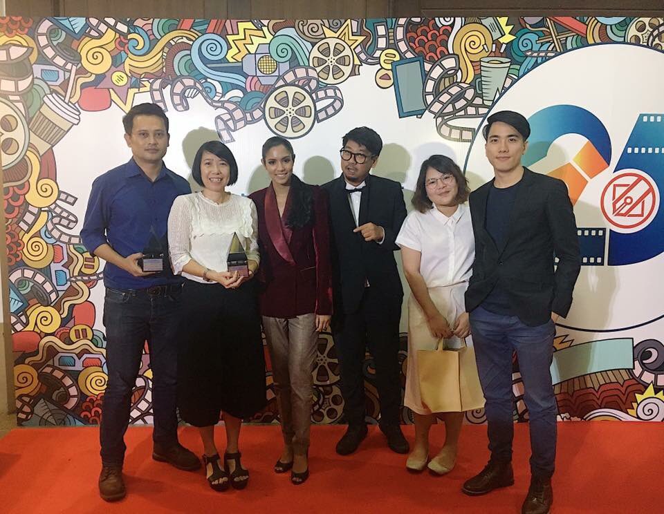 extravirginco's tweet photo. มหาสมุทรและสุสาน คว้าสองรางวัล บทภาพยนตร์ยอดเยี่ยม และดนตรีประกอบยอดเยี่ยม จากรางวัลชมรมวิจารณ์บันเทิงครั้งที่ 25 https://t.co/rhCFymYx9v