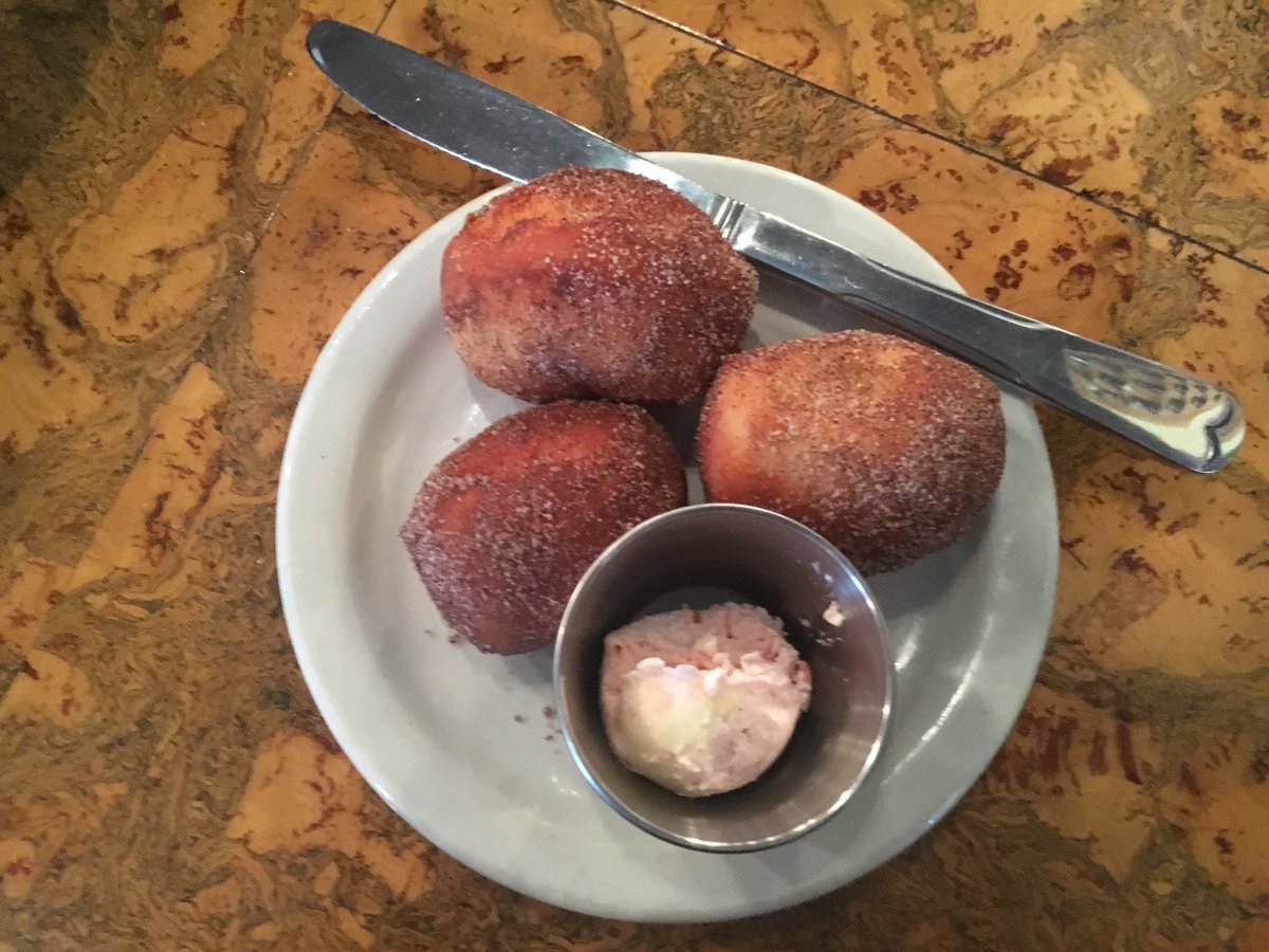 I'll take all your extra gluten, please. tinyurl.com/m27qw3j #breakingbread #5toTry #nashvilledining