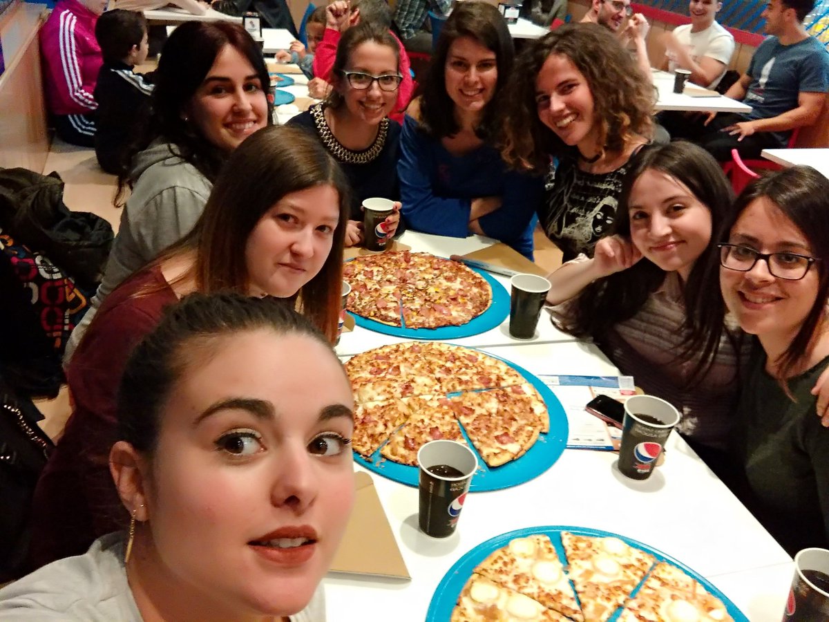 Acreativespace_'s tweet photo. Domino's time https://t.co/VV8MveK2sL