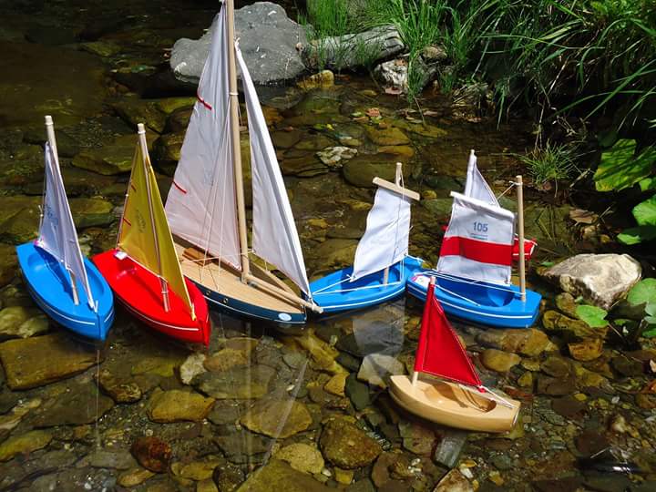 TirotBateau's tweet photo. Une eau limpide en #Lozère au bord de la #jonte,une partie de la flotte Tirot navigue tranquillement 😊 @lozeretourism48 @lacabanedefrancois https://t.co/XThfl5XcMz
