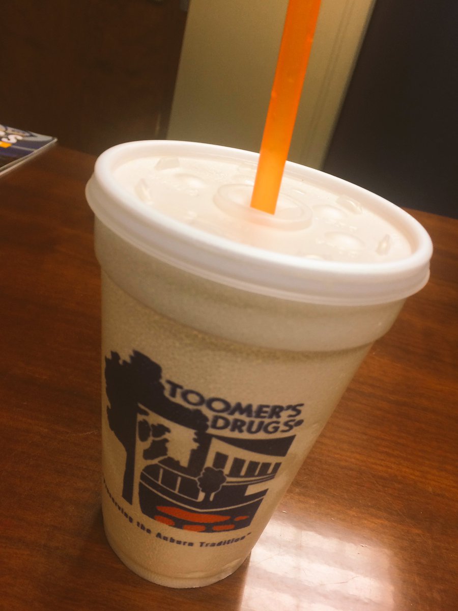 sarahamunoz's tweet photo. .@kdills_ coming through clutch on this Wednesday afternoon with some #toomerslemonade! 🍋 https://t.co/SUnmJf0hJj