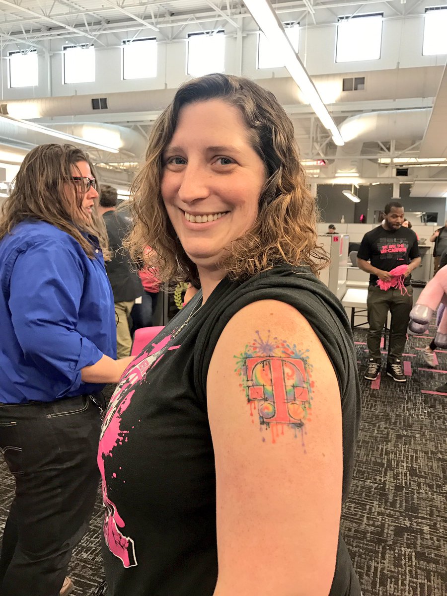 CallieField's tweet photo. A day in the life of @TMobile Customer Care💗@JohnLegere @SievertMike you would be #SoProud to hear our Experts break it down to the DT team! https://t.co/htctMgdCDN
