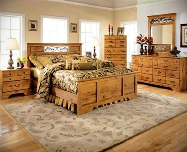 TheClassyHome's tweet photo. #Bittersweet #Cottage #Pine #Grain #Wood 5pc #BedroomSet W/ #QueenPanel #Bed By #SignatureDesignByAshley Shop here https://t.co/IQALMHvuo6 https://t.co/SrG69N5dLw