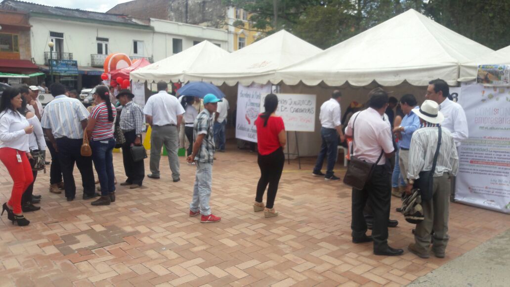GobBoyaca's tweet photo. #AEstaHora | En el Parque Bolívar de #Moniquirá se desarrolla la Primera Feria Institucional de Servicios de la @sepadeboy. https://t.co/aI1W2SQwa2