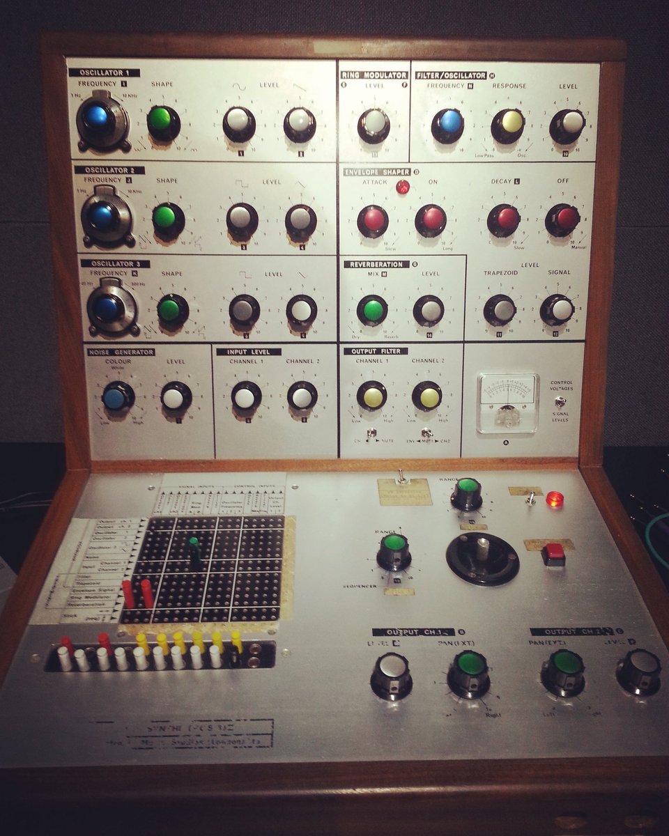 SamuelJohnAudio's tweet image. Working on #techno w/this #classicsynth from 1969 the #emsvcs3! This #modularsynth is nuts! #housemusic #producer #sounddesign #lovemyjob