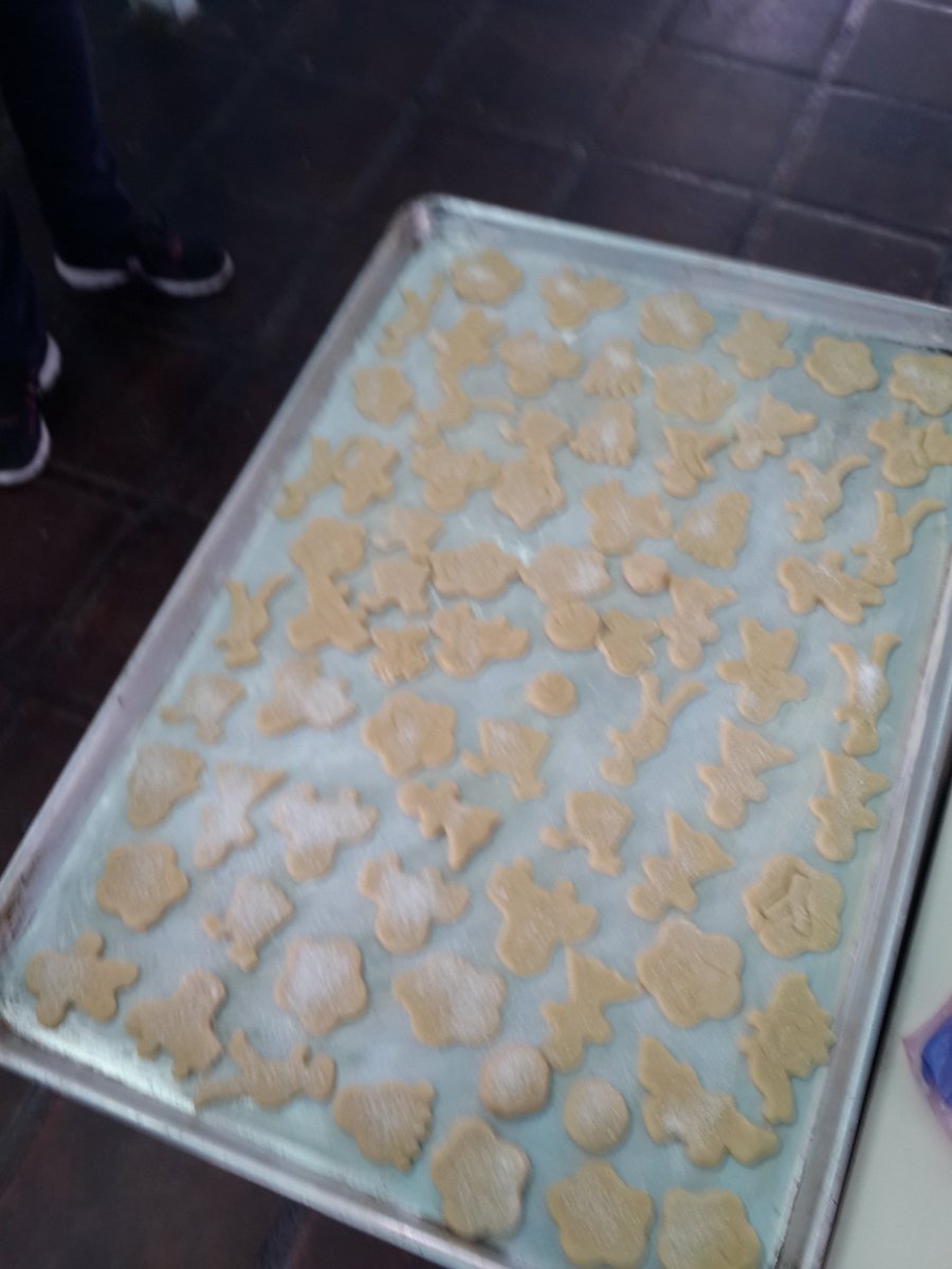 rufes1969's tweet photo. U.E.E. Las Minas Día de cocina ricas galletas llenas de mucha ternura @carlaguerra5 @sergiobasalo  @EducaMiranda https://t.co/LR0AUDnuLZ