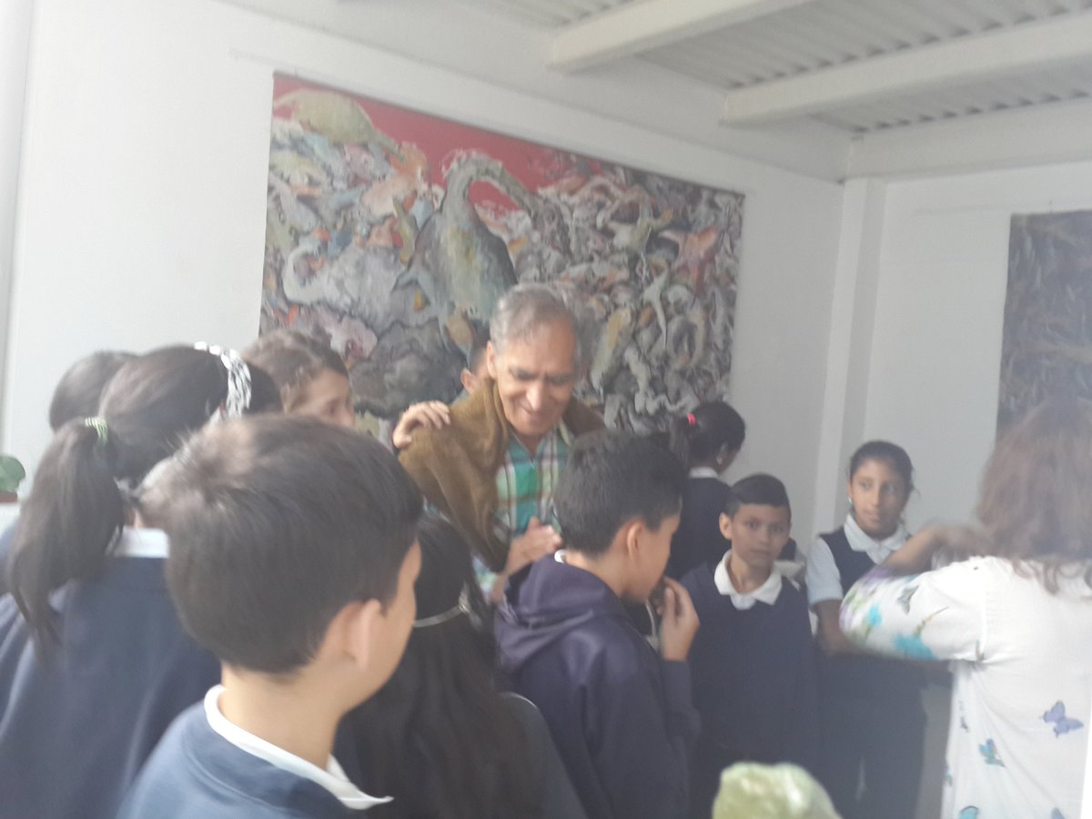 rufes1969's tweet photo. U.E.E. Las Minas con los chicos  de 6to en una charla  exposición  de un artista  plástico  invidente en el complejo cultural @carlaguerra5 https://t.co/nnpm92O43L
