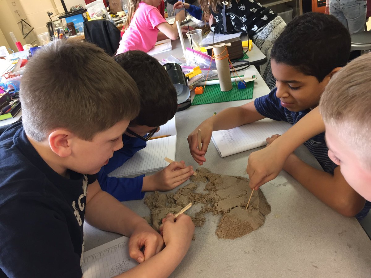 MrsK_STEAMLab's tweet photo. Digging for fossils  in #steam lab
#ngss #boone2020 #loveKYschools #PublicschoolProud https://t.co/xmZPfMNjxe