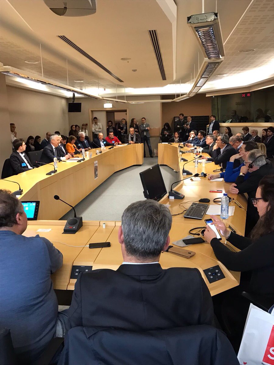 articoloUnoMDP's tweet photo. "Per battere le nuove destre bisogna tornare ai nostri valori. Ripartire dalla lotta alle diseguaglianze". #articoloUno #mdp #Bruxelles https://t.co/ikWEL8zEe6