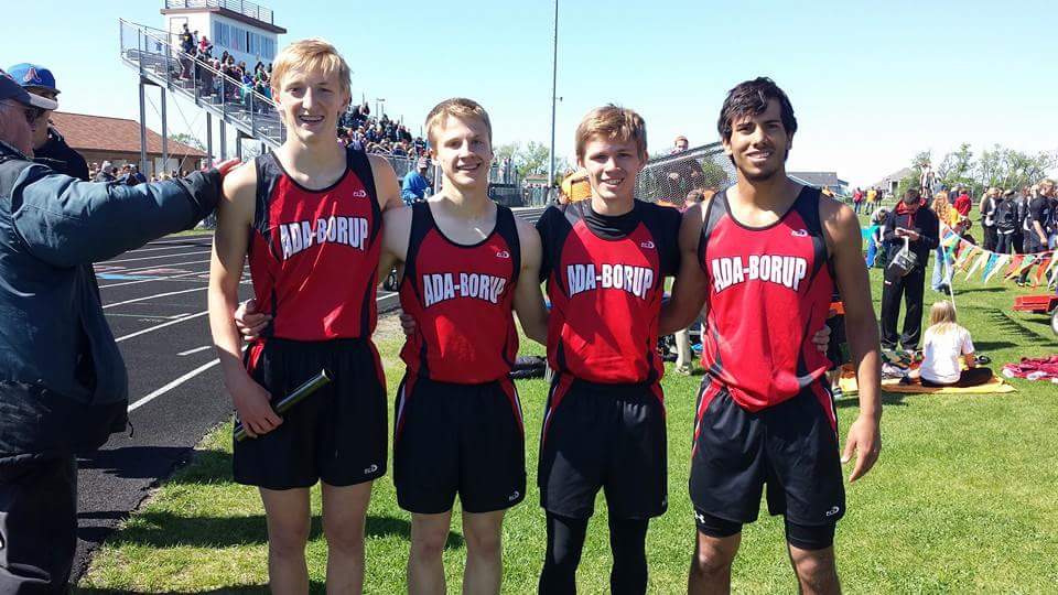 KASTE42's tweet photo. It's gettin warm out, that means it's track season! I miss track more than anything from highschool. Good luck this year! #OGFastcat #TRAACK https://t.co/YkLhzaIkwp
